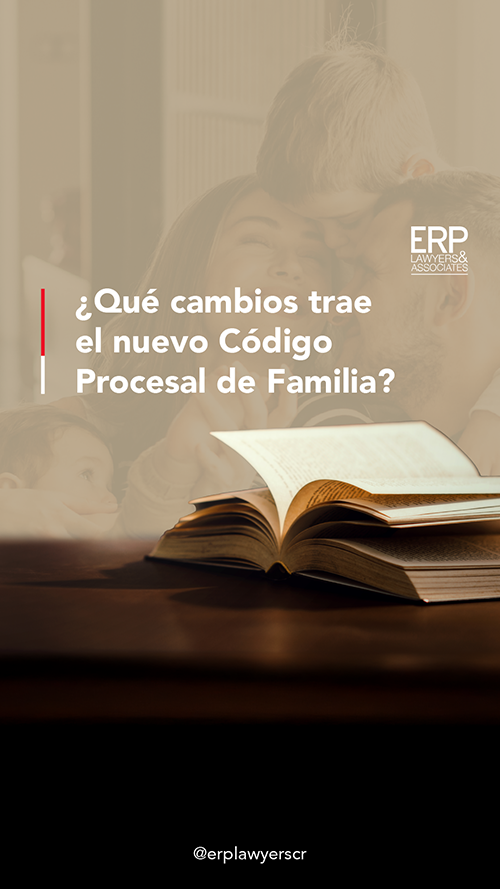 Imagen de un libro abierto sobre una mesa con una familia borrosa de fondo, acompañada del texto "¿Qué cambios trae el nuevo Código Procesal de Familia?" y el logo de ERP Lawyers & Associates en la parte superior derecha.