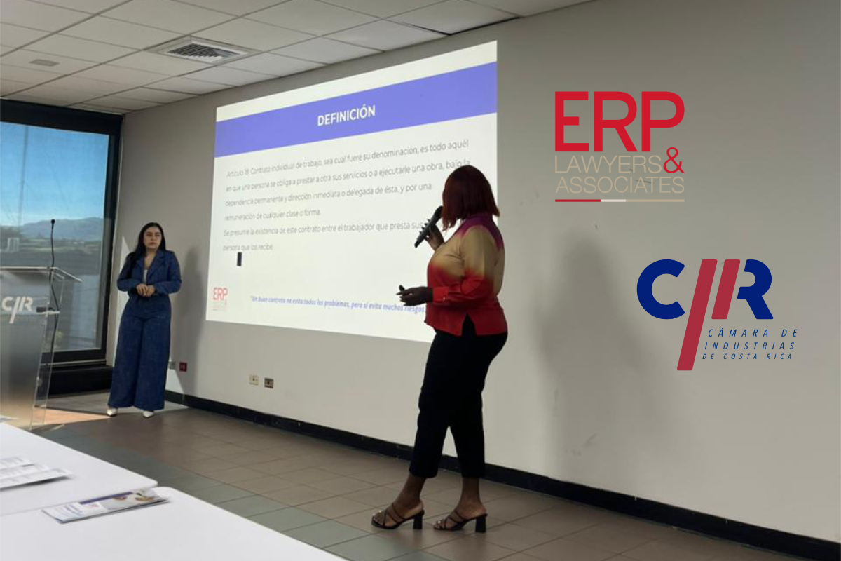 Maisha Battis y Valeria Mora, abogadas de ERP Lawyers brindando la charla "Contratos sin riesgos" en la Cámara de la Industria en Costa Rica